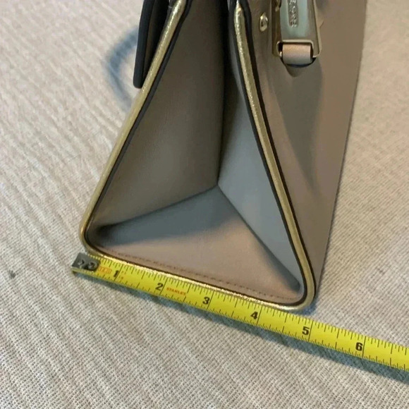 Michael Kors Leather Handbag top handle w/crossbody strap beige w/gold accents - Picture 16 of 16